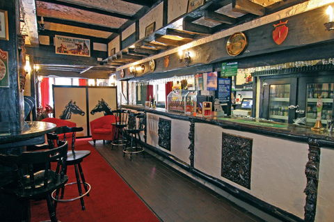 The Fox And Hounds Historic Hotel - Accommodation Port Hedland 33