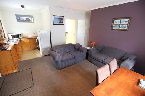 The Fox And Hounds Historic Hotel - Accommodation Port Hedland 18