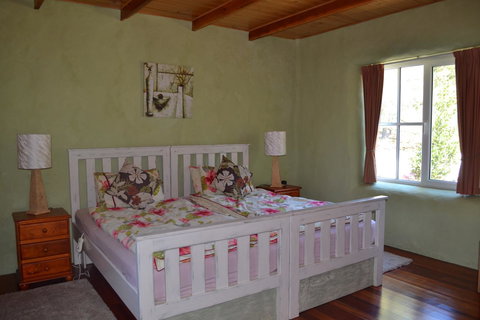 Whispering Spirit Holiday Cottages & Mini Ponies - Accommodation Port Hedland 1