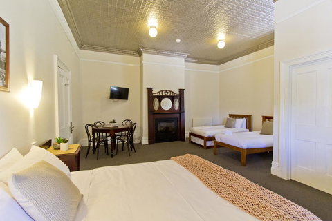 Deloraine Hotel - Accommodation Port Hedland 1