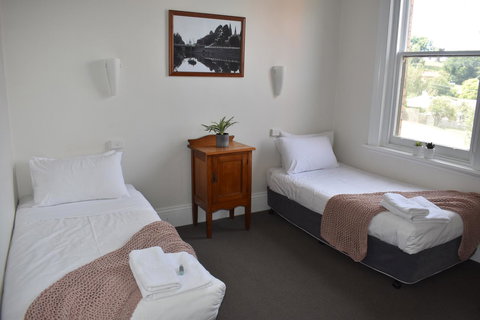 Deloraine Hotel - Accommodation Port Hedland 8