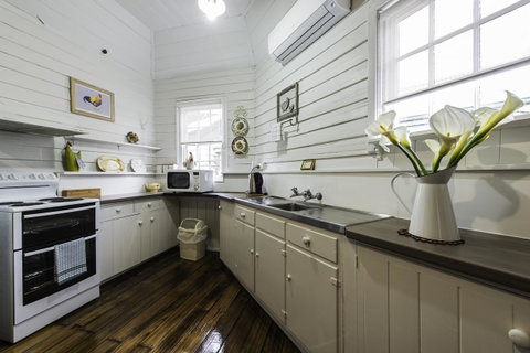 Touchwood Cottages - Accommodation Port Hedland 12