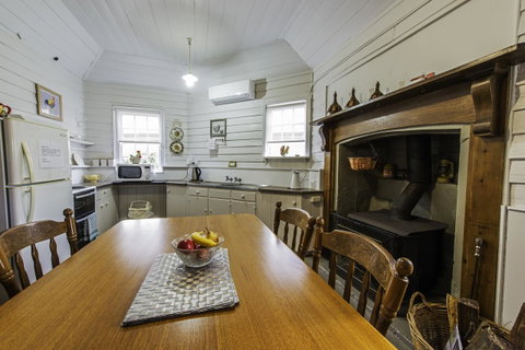 Touchwood Cottages - Accommodation Port Hedland 14