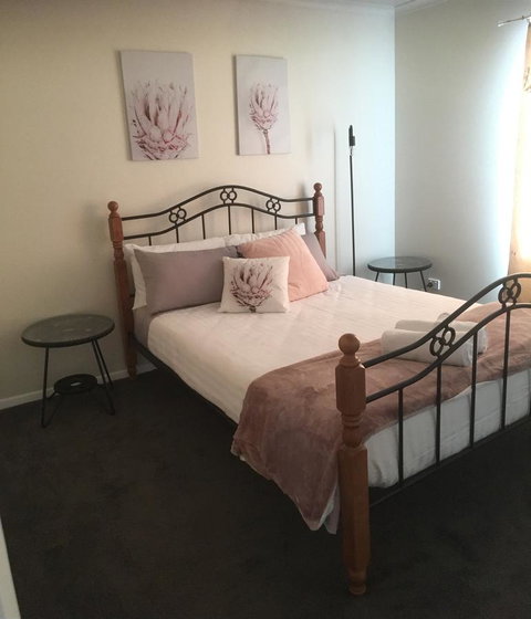 3ree- Spacious & Charming Apartment - Accommodation Port Hedland 14