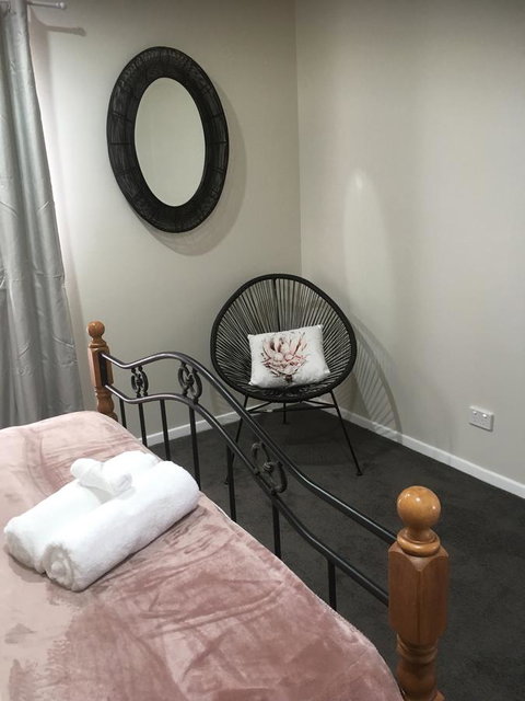 3ree- Spacious & Charming Apartment - Accommodation Port Hedland 5