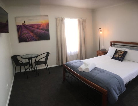 3ree- Spacious & Charming Apartment - Accommodation Port Hedland 0
