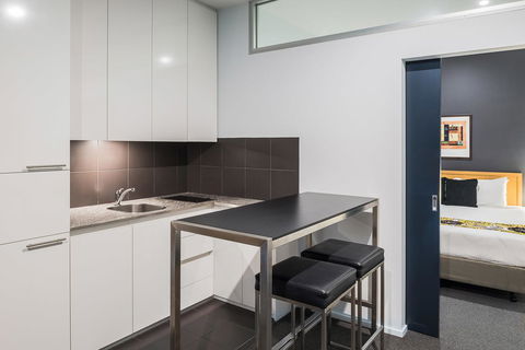 Mantra 100 Exhibition - Accommodation Port Hedland 8