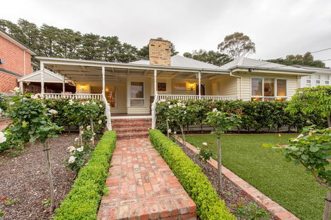 Lovely 5BR Full House In Glen Waverley, Walk To Train, Bus & Shops - Accommodation Port Hedland 16