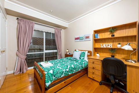 Lovely 5BR Full House In Glen Waverley, Walk To Train, Bus & Shops - Accommodation Port Hedland 8