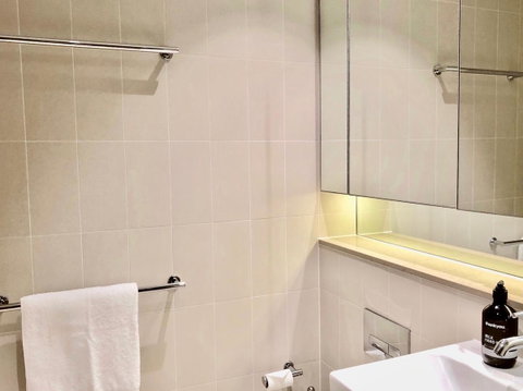 Pride Docklands Waterfront Apartment City View - Accommodation Port Hedland 34