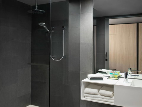 Vibe Hotel Melbourne Docklands - Accommodation Port Hedland 16
