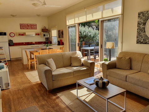 Rural 5 Star Villa\'s With Resort Amenities - Accommodation Port Hedland 2