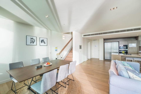 Waterfront 3 Bedroom Luxury Home Victoria Harbour - Accommodation Port Hedland 5