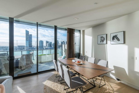 Waterfront 3 Bedroom Luxury Home Victoria Harbour - Accommodation Port Hedland 4