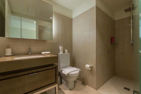 Waterfront 3 Bedroom Luxury Home Victoria Harbour - Accommodation Port Hedland 11
