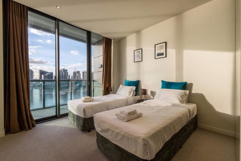Waterfront 3 Bedroom Luxury Home Victoria Harbour - Accommodation Port Hedland 10