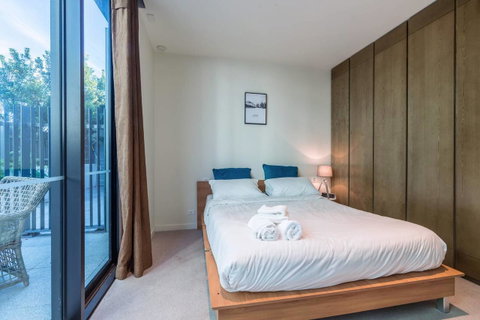 Waterfront 3 Bedroom Luxury Home Victoria Harbour - Accommodation Port Hedland 12
