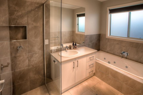 Luxury Abalina Cottages - Accommodation Port Hedland 10