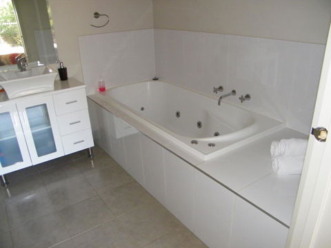 De\'Vine Escape - Accommodation Port Hedland 5