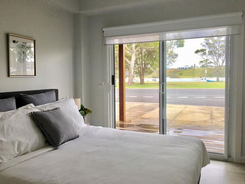 The Wheelhouse - 2BR Waterfront Apt In Town - Accommodation Port Hedland 3