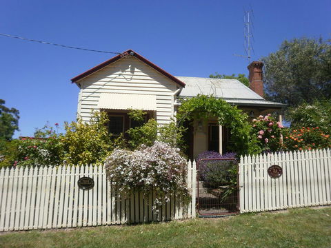 Miss Pym's Cottage - Accommodation Port Hedland 0