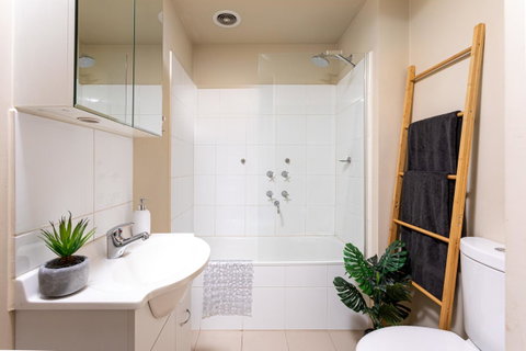 Water Views, Lovely 2BRs, Free Tram Zone, Close To Everything! - Accommodation Port Hedland 13