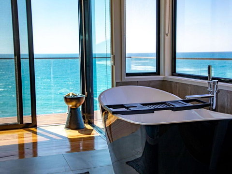 THE DECK HOUSE - A WYE RIVER ICON - Accommodation Port Hedland 2