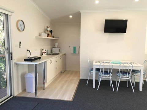 The Lake Guesthouse - Accommodation Port Hedland 1