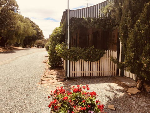 The Olde Devonshire House - Accommodation Port Hedland 0