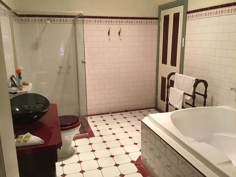 The Olde Devonshire House - Accommodation Port Hedland 3