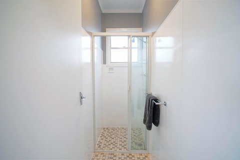 The Platypus Accommodation & Cafe - Accommodation Port Hedland 3