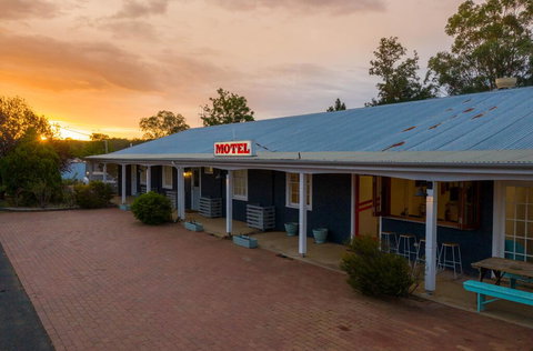 The Platypus Accommodation & Cafe - Accommodation Port Hedland 1