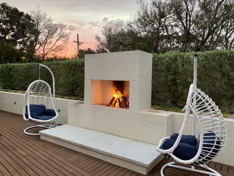 The Sanctuary: Stunning. Hot Tub Spa + Linen - Accommodation Port Hedland 2