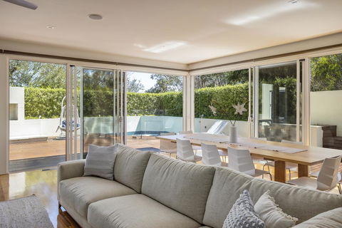 The Sanctuary: Stunning. Hot Tub Spa + Linen - Accommodation Port Hedland 3