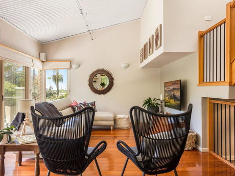 The Stanwell Beach Glass House - Beach & Pool - Accommodation Port Hedland 1