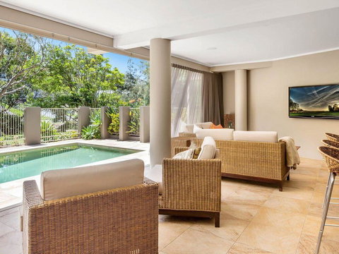 The Stanwell Beach Glass House - Beach & Pool - Accommodation Port Hedland 0