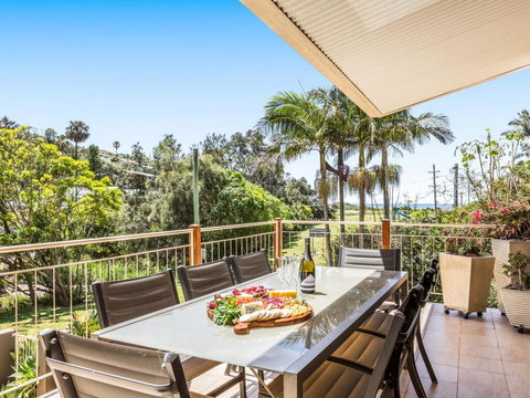 The Stanwell Beach Glass House - Beach & Pool - Accommodation Port Hedland 3