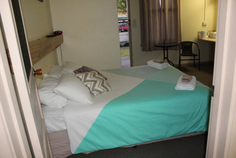 Tocumwal Hotel Motel (The Palms) - Accommodation Port Hedland 0