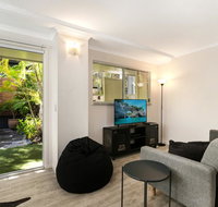 Tropical Townhouse With Two Courtyards and Pool - Accommodation Port Hedland