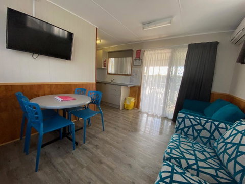 Twin Dolphins Holiday Park - Accommodation Port Hedland 2