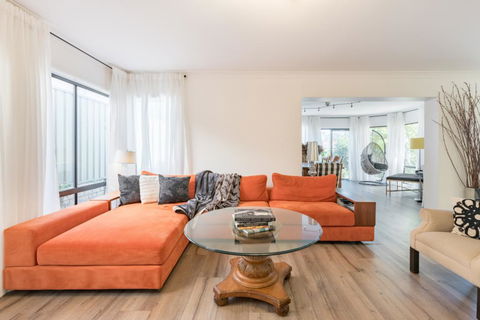 ULTRA SPACIOUS STYLISH HOME IN PRESTONS - SYDNEY - Accommodation Port Hedland 0