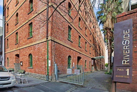 Ultra-chic Top Floor New York Style Loft Apartment - Accommodation Port Hedland 0