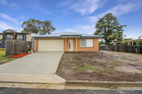 V & V Family Dream Away - Accommodation Port Hedland 2