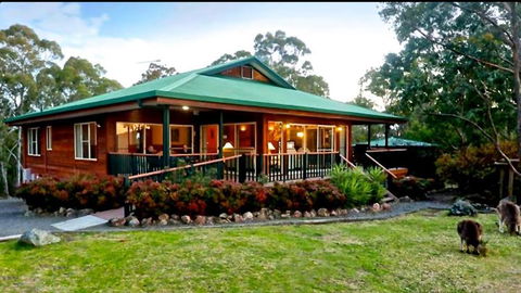 Valley View Luxury Retreat - Accommodation Port Hedland 0