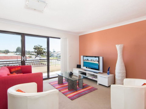 Villa Capri 3, Just A Hop, Skip And Jump To Bowling Club - Accommodation Port Hedland 0