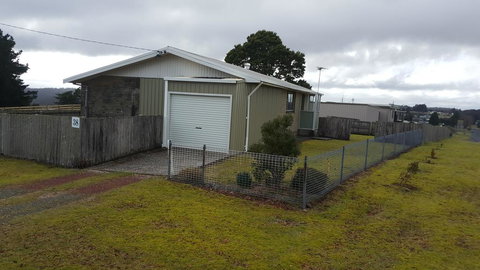 Waratah Falls Holiday Unit - Accommodation Port Hedland 3