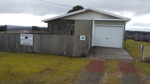 Waratah Falls Holiday Unit - Accommodation Port Hedland 1