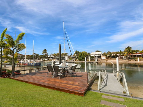 WATERFRONT HOME BORDERING MOOLOOLABA - Accommodation Port Hedland 1