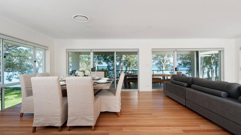 Waterfront Serenity - Luxury Home With Grand Views - Accommodation Port Hedland 3