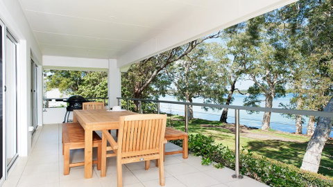 Waterfront Serenity - Luxury Home With Grand Views - Accommodation Port Hedland 2